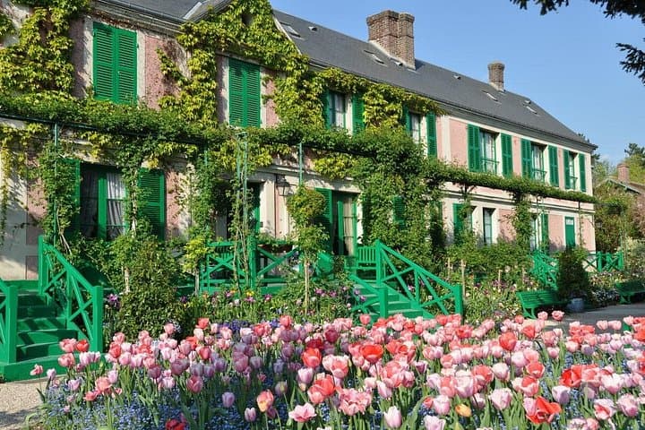 Giverny Monet's House & Versailles Palace Private Day Trip from Paris — photo 8
