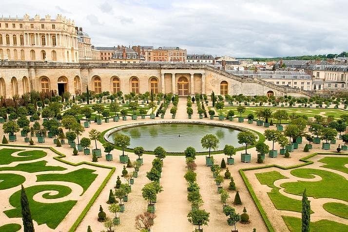 Versailles Palace Best of Estate Private Day Tour with Lunch & Queen's Hamlet — photo 2