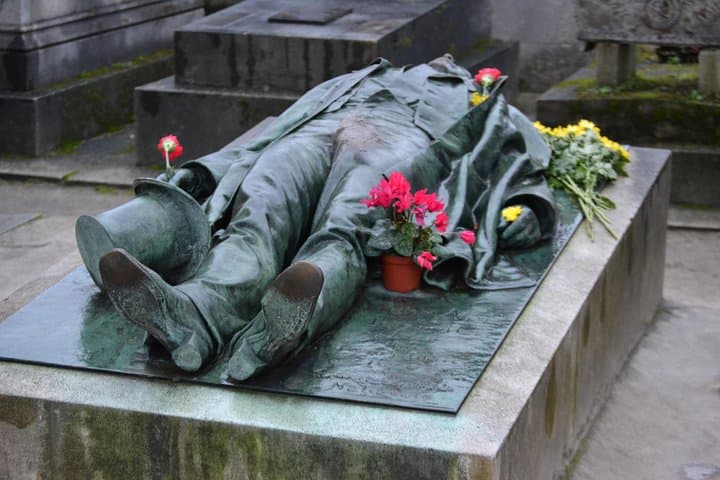 Pere Lachaise Cemetery Walking Tour in Paris — photo 2