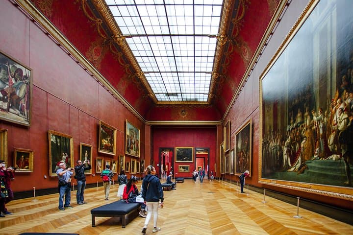 Guided Tour of the Louvre Museum with Seine River Cruise Ticket — photo 9