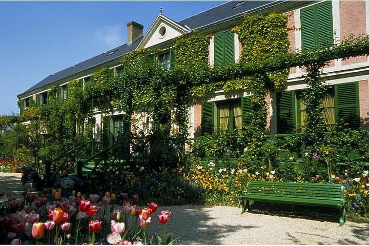 Giverny and Versailles Private Full-Day Tour — photo 2