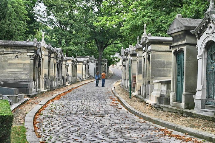 Paris: Famous Graves of Pere Lachaise Cemetery Guided Tour — photo 1