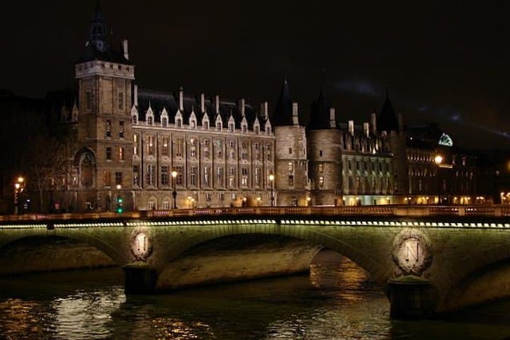 Dark Heart of Paris: History, Legends & Mysteries Walking Tour — photo 1