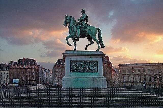 Dark Heart of Paris: History, Legends & Mysteries Walking Tour — photo 2