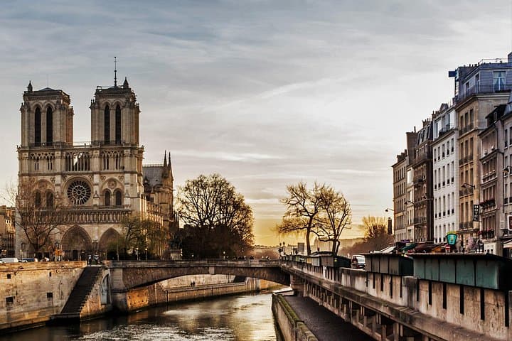 Paris City Center with Notre Dame interior Exclusive Walking Tour — photo 3