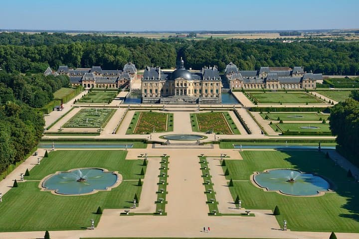 Vaux-le-Vicomte Castle Day Trip with Chateaubus Shuttle — photo 1