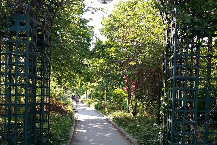 Private Bastille and Aligre market walking tour with the highline — photo 1