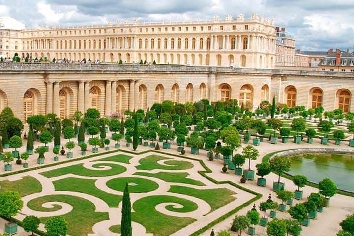 Excursion to Versailles by train with entrance to the Palace and Gardens — photo 2