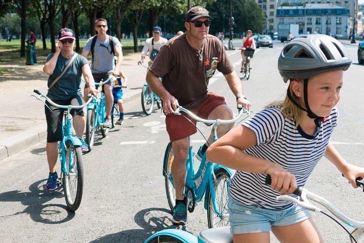 Paris Highlights Bike Tour: Eiffel Tower, Louvre and Notre-Dame — photo 2