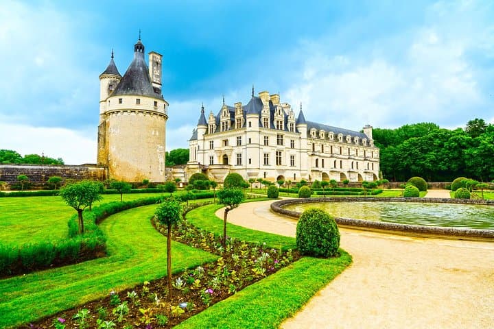 Loire Valley Wine and Castles Small-Group Day Trip from Paris — photo 1