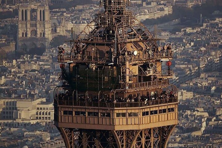 Eiffel Tower guided tour with Summit access included — photo 3