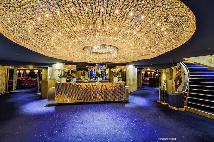 Lido de Paris Private Round-trip Transfer — photo 1