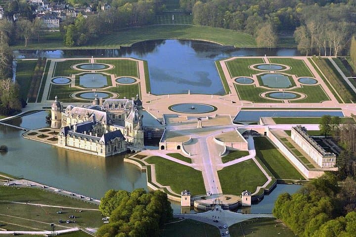 Private transfer from Paris to Chantilly or Chateau de Montvillargenne — photo 1