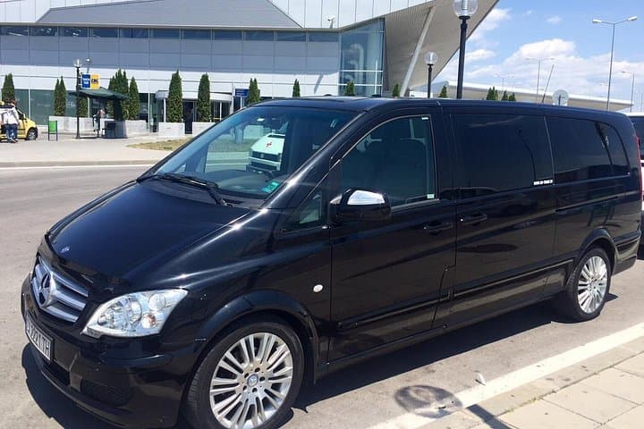 Arrival Private Transfer: Airport Charles de Gaulle OR Orly TO La Defense — photo 1