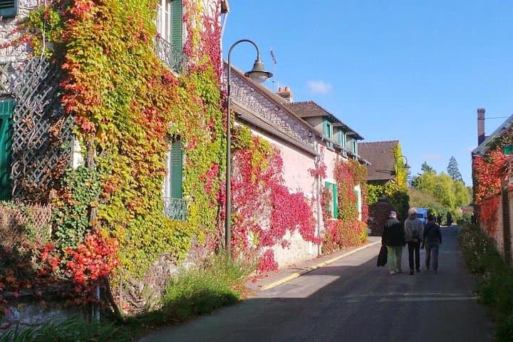 Giverny Half-Day Trip from Paris with Private Driver — photo 1