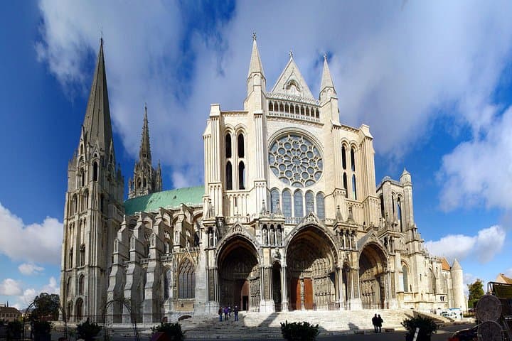 Private Chartres Cathedral Tour (5h) Driver & Guide — photo 3
