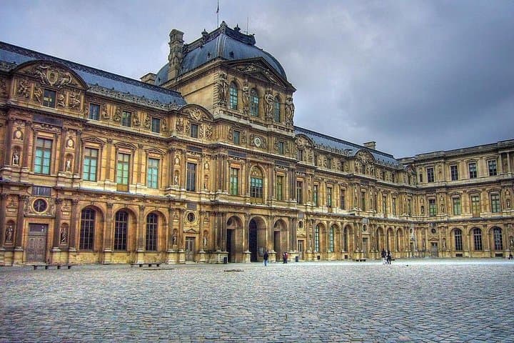 Paris Murders and Mysteries semi-private tour of the Louvre — photo 1