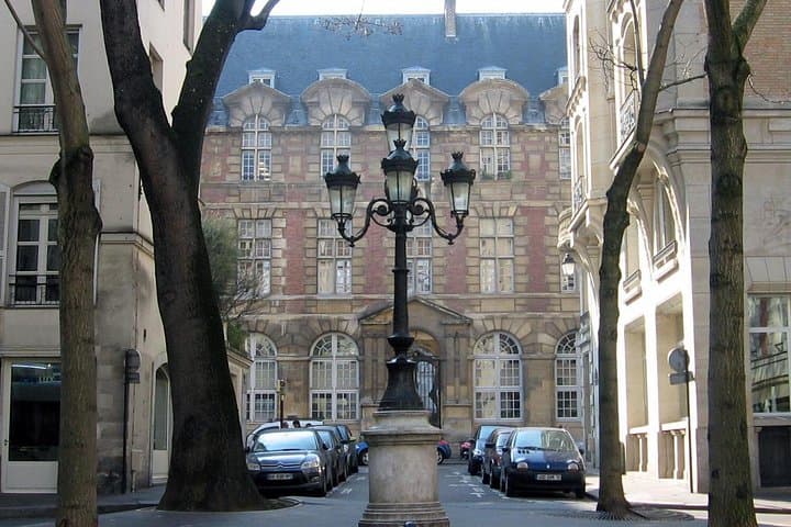 Chic and Classic: Saint-Germain-des-Prés Lifestyle Walking Tour — photo 3