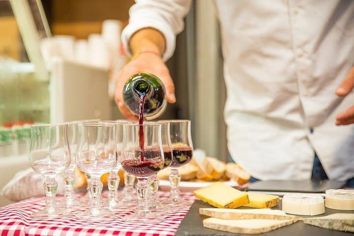 Montmartre French Bistrot, Aperitif and Wine Tasting Walking Tour — photo 1