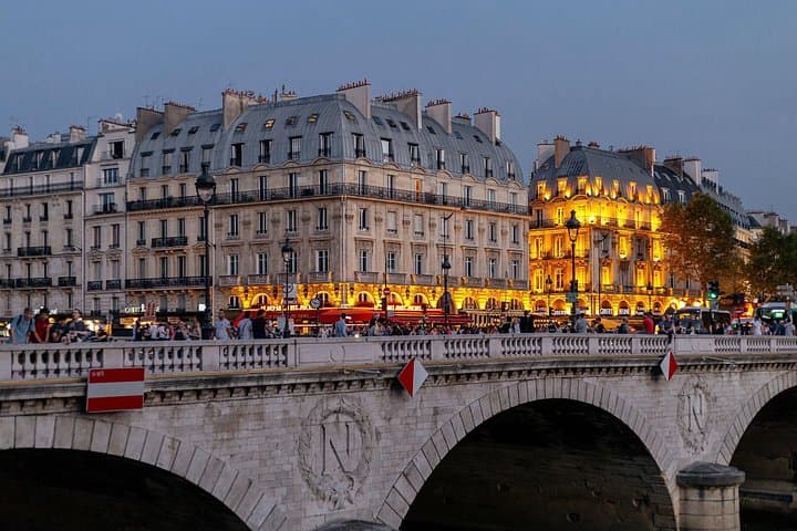 A Magical Evening in Paris With Locals: PRIVATE City Walking Tour — photo 7