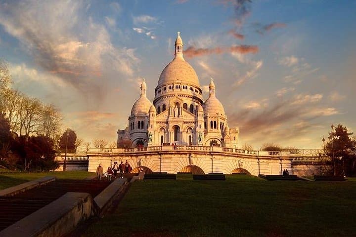 Montmartre & Sacré Coeur Private Historical 2-Hour Walking Tour in Paris — photo 2