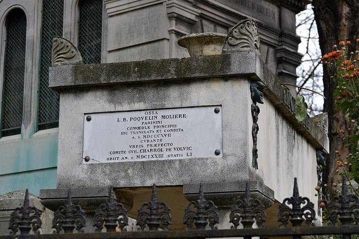 Pere Lachaise Cemetery Walking Tour in Paris — photo 8