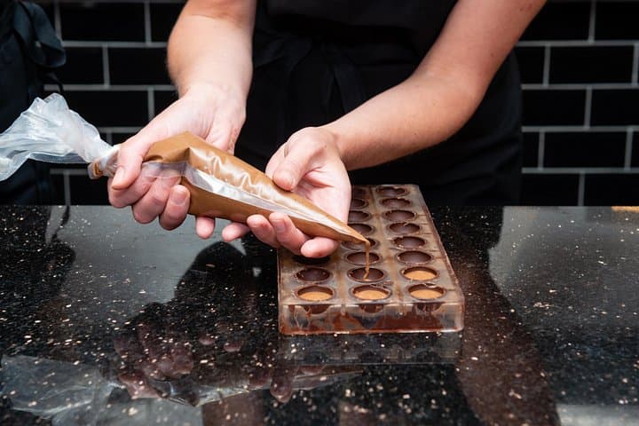 Molded Bonbons Chocolate making class in Paris (collective) — photo 3