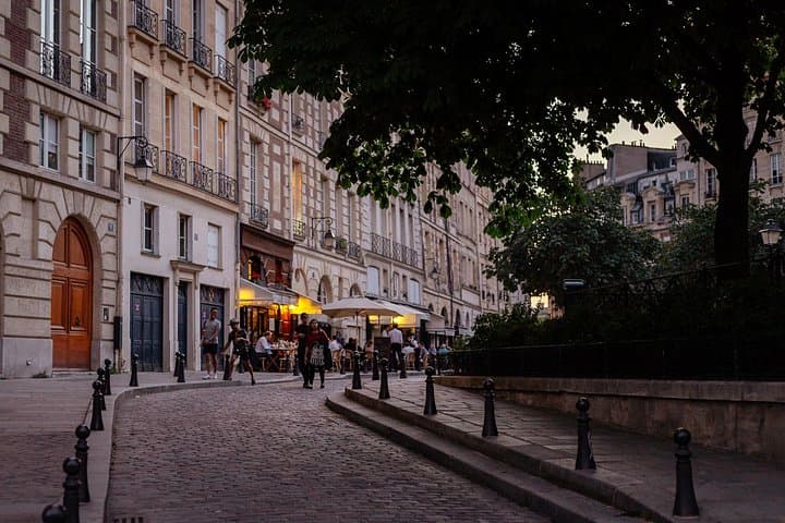 A Magical Evening in Paris With Locals: PRIVATE City Walking Tour — photo 2