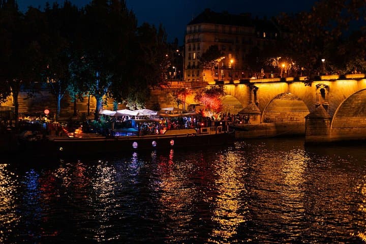 A Magical Evening in Paris With Locals: PRIVATE City Walking Tour — photo 3