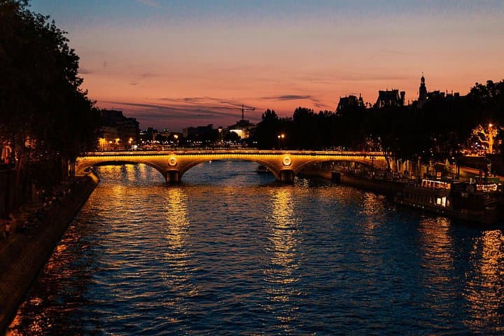 A Magical Evening in Paris With Locals: PRIVATE City Walking Tour — photo 5