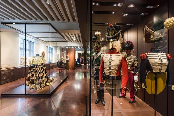 Skip the line Les Invalides World War Museum Guided Tour 8ppl Max — photo 8