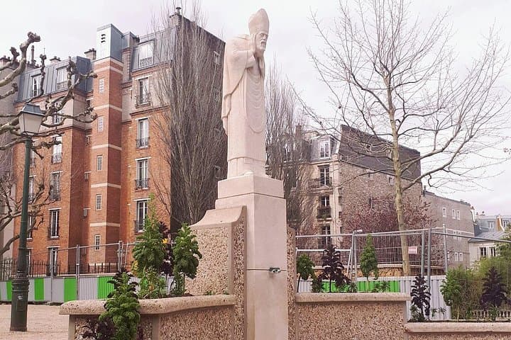 Montmartre & Sacré Coeur Private Historical 2-Hour Walking Tour in Paris — photo 10