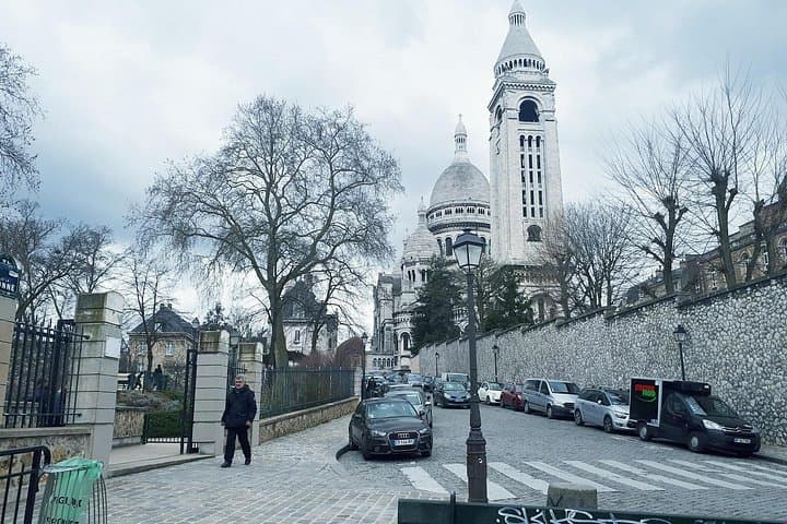 Montmartre & Sacré Coeur Private Historical 2-Hour Walking Tour in Paris — photo 12
