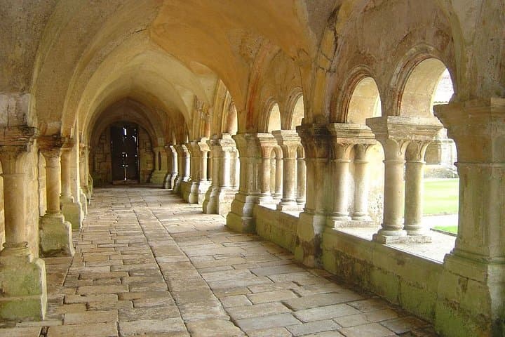 BURGUNDY: VEZELAY & FONTENAY ABBEY - Private day trip from Paris by Train — photo 8