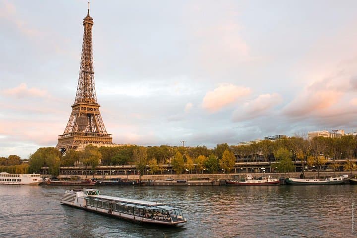 Paris Seine River Gourmet Lunch Cruise with Champagne Option — photo 10