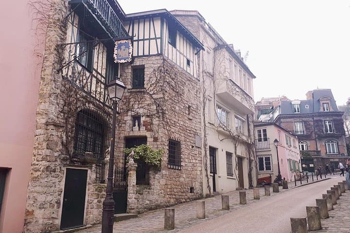 Montmartre & Sacré Coeur Private Historical 2-Hour Walking Tour in Paris — photo 1