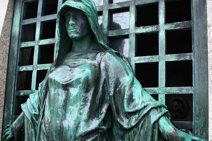 Private Guided Tour to Père Lachaise Cemetery in Paris — photo 12