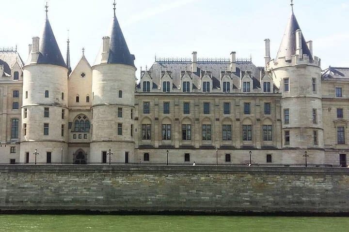 Notre Dame & Ile de la Cité Private 2-Hour Walking Tour in Paris — photo 1