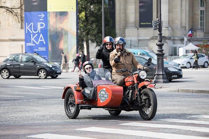 Paris Vintage Private City Tour on a Sidecar Motorcycle — photo 6