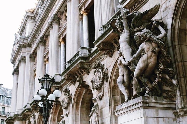 Paris City Center Tour with Notre Dame Semi Private 12ppl Max — photo 8