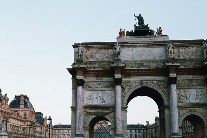 Paris City Center Tour with Notre Dame Semi Private 12ppl Max — photo 9