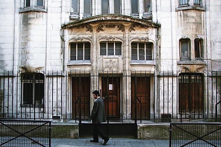 Marais District and Jewish Quarter Exclusive Guided Walking Tour — photo 4