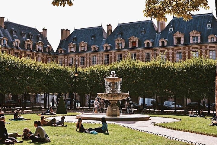 Marais District and Jewish Quarter Exclusive Guided Walking Tour — photo 5