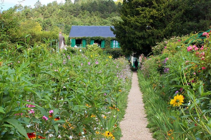 Giverny Monet's Home & Versailles Palace Day Trip from Paris — photo 6