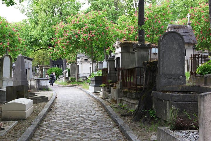 Paris: Famous Graves of Pere Lachaise Cemetery Guided Tour — photo 12