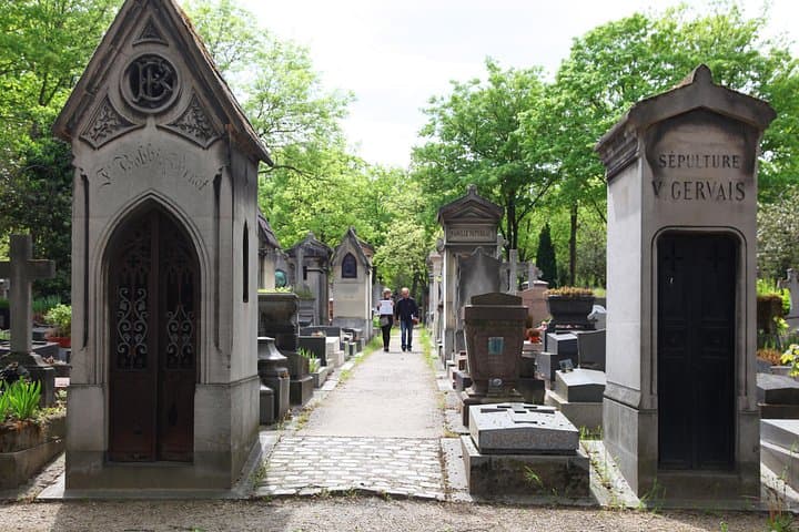 Paris: Famous Graves of Pere Lachaise Cemetery Guided Tour — photo 16