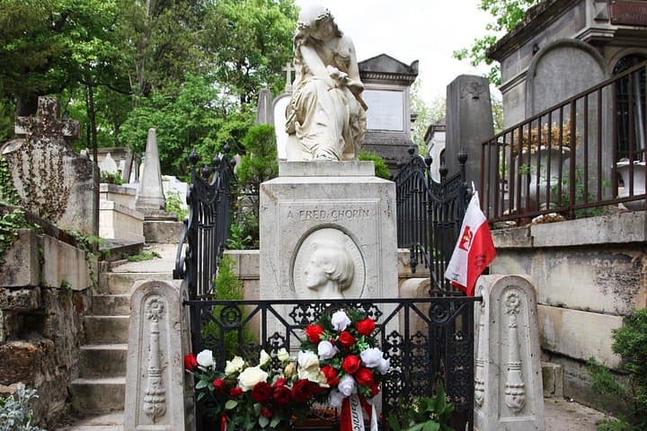 Paris: Famous Graves of Pere Lachaise Cemetery Guided Tour — photo 15