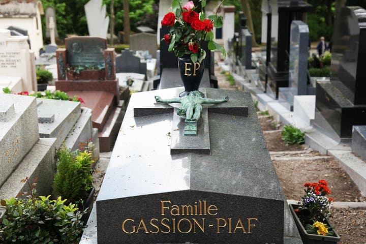 Paris: Famous Graves of Pere Lachaise Cemetery Guided Tour — photo 7