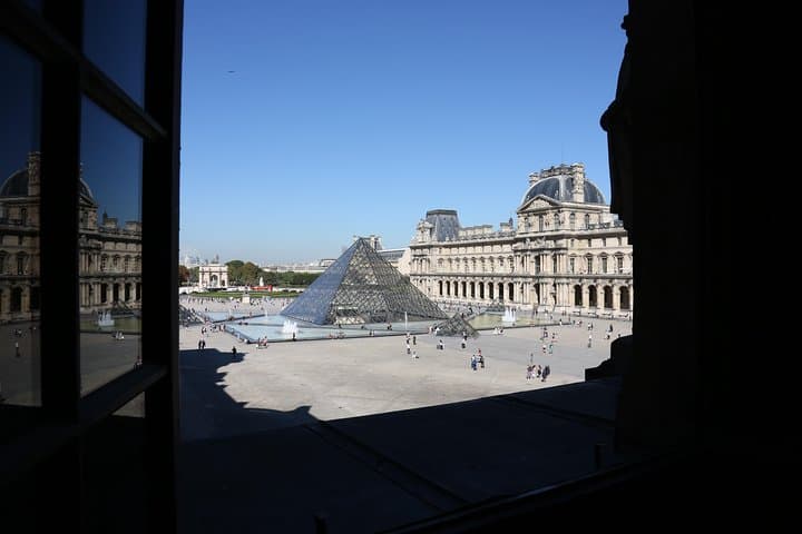 Louvre Museum Masterpieces Guided Tour with Access — photo 17