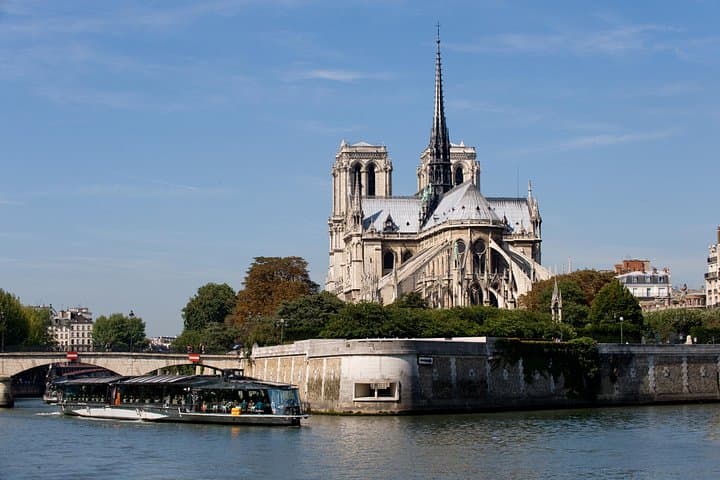 Paris Seine River Gourmet Lunch Cruise with Champagne Option — photo 12